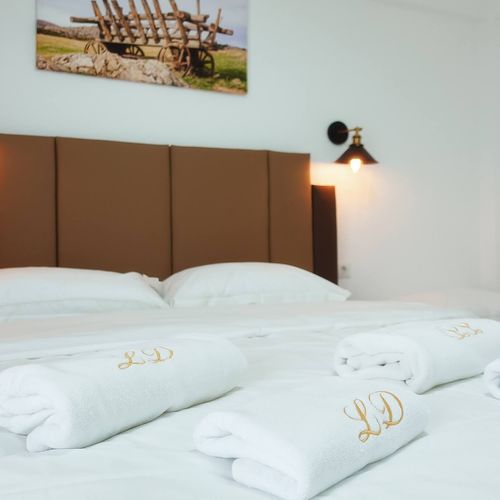 Apartament standard la etaj cu 2 camere pentru 4 pers.