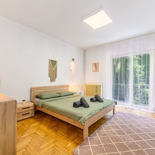 Apartament întreaga unitate cu vedere spre grădină cu 2 camere pentru 5 pers.