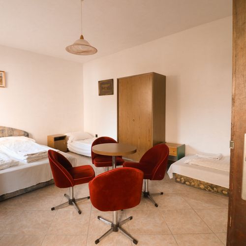Apartament classic la parter cu 2 camere pentru 6 pers.