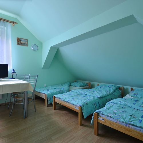 Pokój 4-osobowy na piętrze z widokiem na ogród