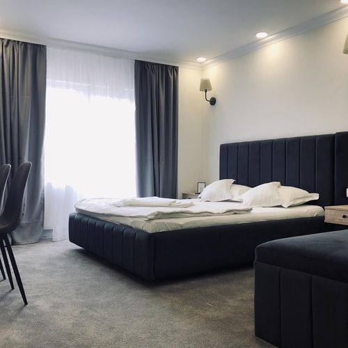 Camera dubla familial(ă) la etaj