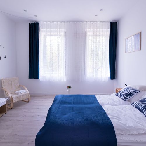 Apartament la parter cu baie cu 1 camera pentru 2 pers.