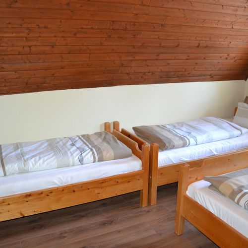 Casă de vară familial(ă) cu aer condiționat pentru 10 pers. (se inchirieaza doar integral) (se poate solicita pat suplimentar)