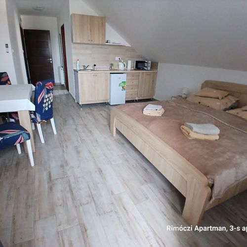 Apartament 4-osobowy na poddaszu z klimatyzacją z 2 pomieszczeniami sypialnianymi (możliwa dostawka)