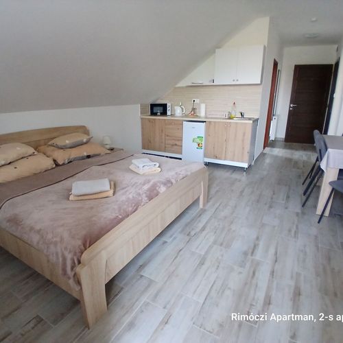 Apartament 4-osobowy na poddaszu z klimatyzacją z 2 pomieszczeniami sypialnianymi (możliwa dostawka)