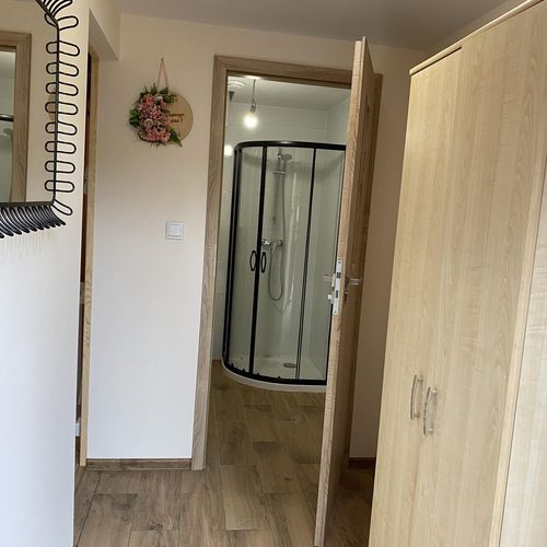 Casă de vară familial(ă) cu vedere spre pădure pentru 4 pers. (se inchirieaza doar integral) (se poate solicita pat suplimentar)
