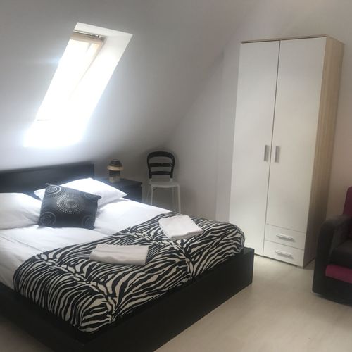 Apartament 4-osobowy na piętrze z widokiem na las z 2 pomieszczeniami sypialnianymi (możliwa dostawka)