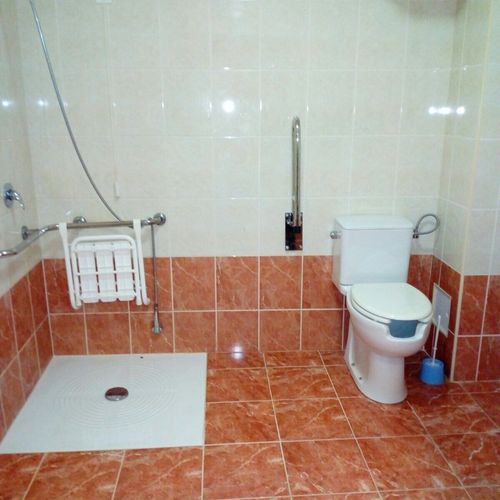 Camera dubla cu balcon accesibil(ă) persoanelor cu dizabilități