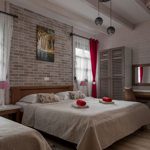 Apartament exclusive la parter cu 2 camere pentru 5 pers.