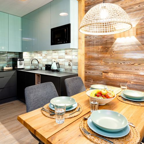 Apartament 4-osobowy z balkonem z łazienką z 2 pomieszczeniami sypialnianymi