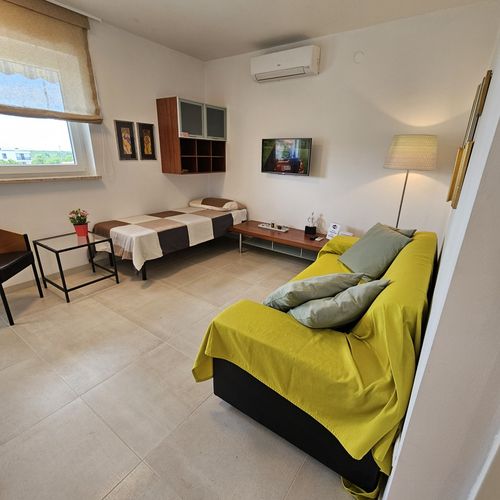 Apartament cu balcon cu aer condiționat cu 2 camere pentru 3 pers.