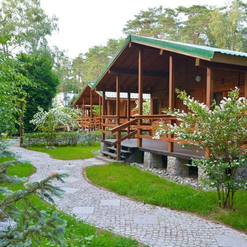Bungalow familial(ă) la parter pentru 4 pers. (se inchirieaza doar integral)