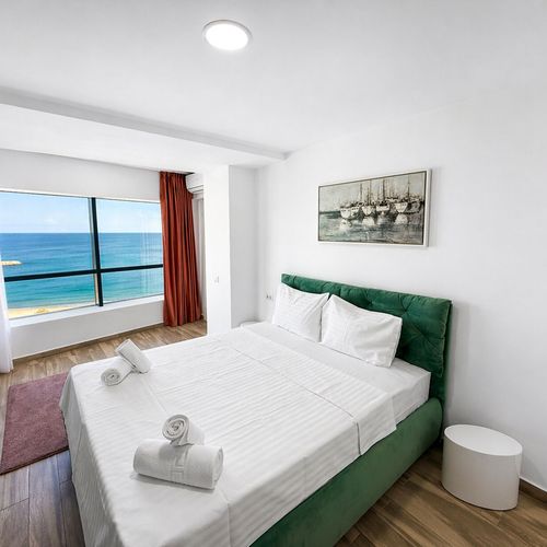 Apartament exclusive cu vedere spre mare cu 3 camere pentru 5 pers.