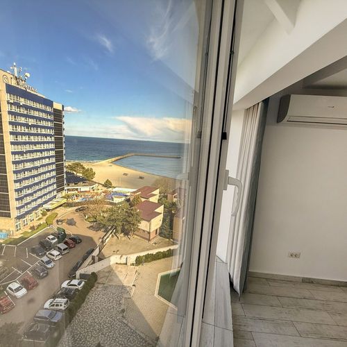 Apartament premium cu vedere parțială spre mare cu 2 camere pentru 3 pers.