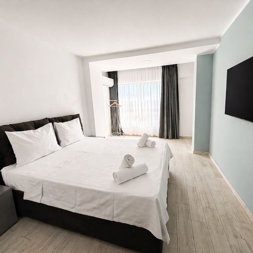 Apartament premium cu vedere parțială spre mare cu 2 camere pentru 3 pers.