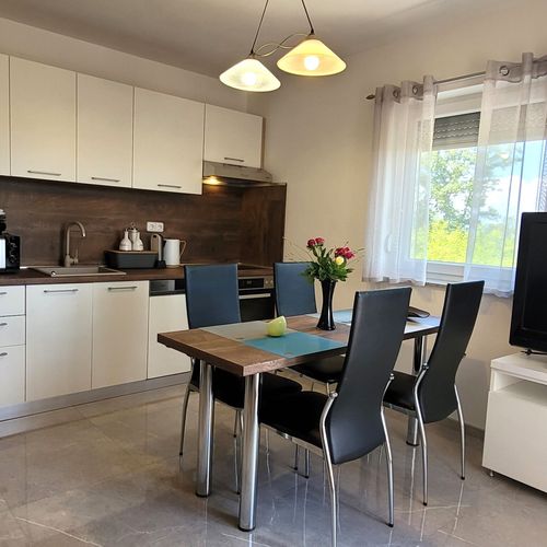 Apartament family cu vedere spre pădure cu 2 camere pentru 4 pers.