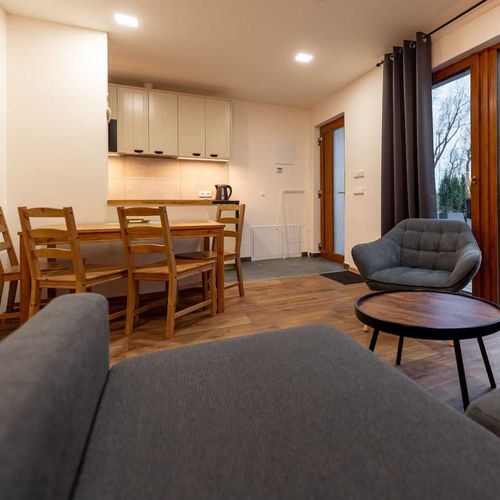 Apartament superior cu duș cu 1 camera pentru 2 pers. (se poate solicita pat suplimentar)