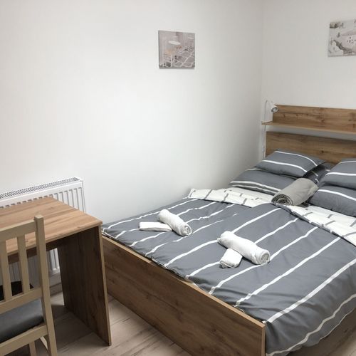 Apartament exclusive la parter pentru 6 pers. (se inchirieaza doar integral)