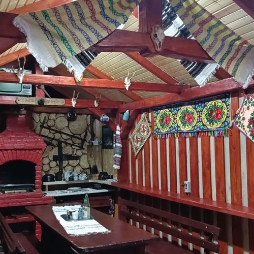 Casă de vacanță tourist cu vedere spre pădure pentru 8 pers. (se inchirieaza doar integral) (se poate solicita pat suplimentar)