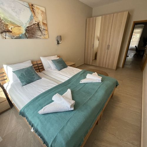 Apartament confort cu terasă cu 2 camere pentru 4 pers. (se poate solicita pat suplimentar)