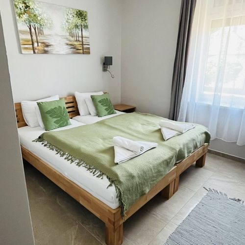 Apartament confort cu terasă cu 2 camere pentru 4 pers. (se poate solicita pat suplimentar)