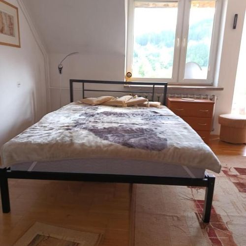 Apartman pro 3 os. s 1 ložnicí s výhledem na hory na poschodí
