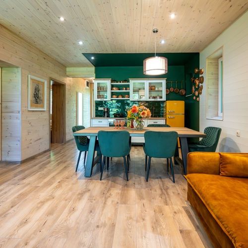 Apartament la parter cu vedere spre pădure cu 2 camere pentru 5 pers.