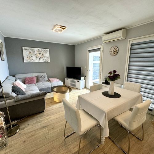 Apartament 4-osobowy na piętrze częściowy z widokiem na morze z 2 pomieszczeniami sypialnianymi
