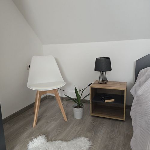 Apartament la etaj cu terasă cu 2 camere pentru 4 pers. (se poate solicita pat suplimentar)