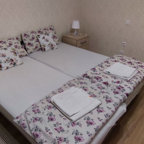 Camera twin la parter accesibil(ă) persoanelor cu dizabilități