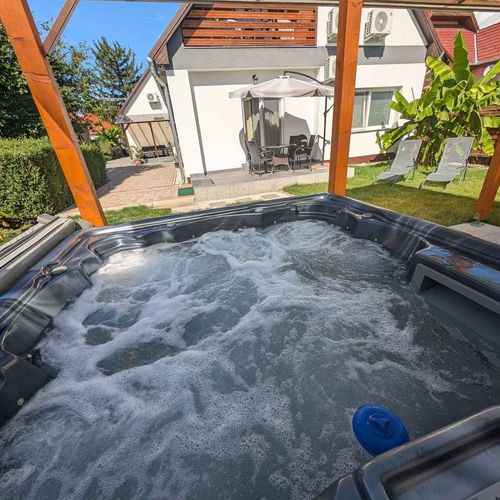 Apartament family la parter cu 3 camere pentru 8 pers.