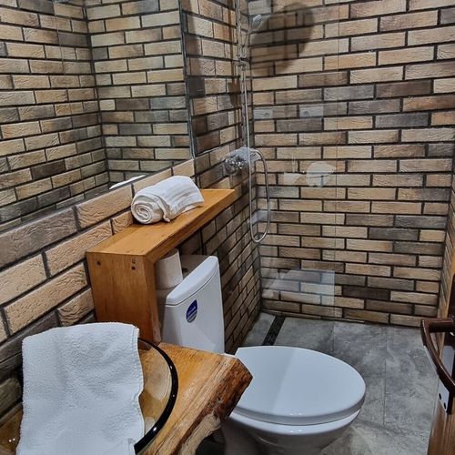 Vilă cu vedere spre râu cu vedere spre munte pentru 7 pers. (se inchirieaza doar integral)