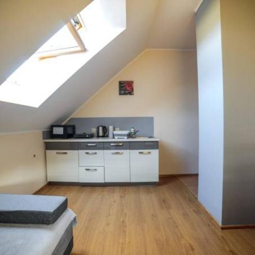 Apartament 5-osobowy z balkonem z łazienką z 2 pomieszczeniami sypialnianymi