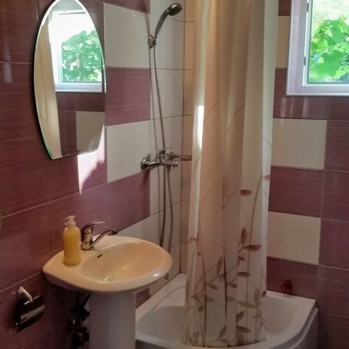 Apartament familial(ă) cu chicinetă proprie cu 2 camere pentru 6 pers.