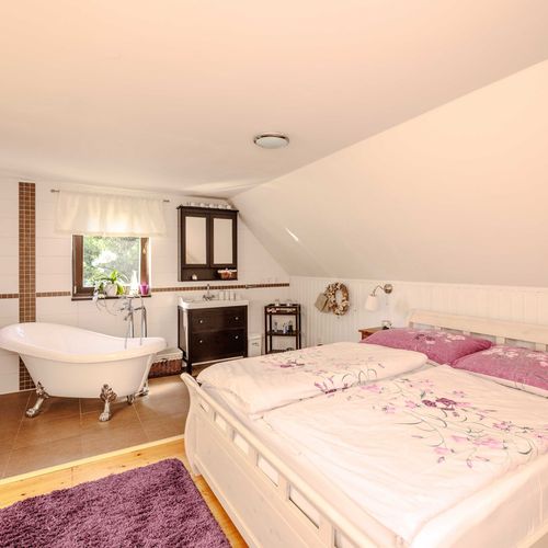 Apartman s koupelnou pro 4 os. s 1 ložnicí s výhledem do zahrady (s možností přistýlky)