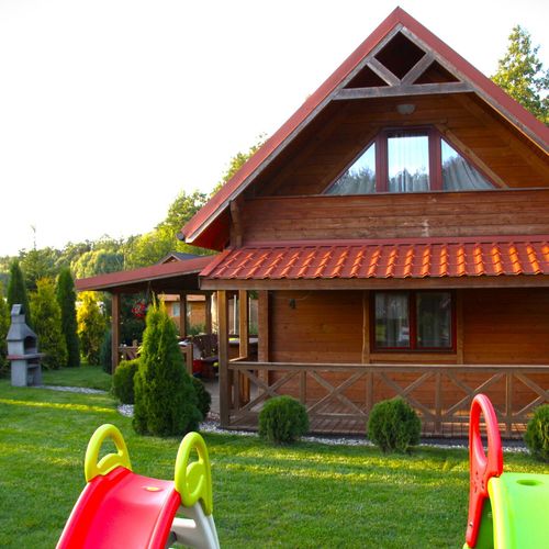 Casă de vară familial(ă) cu vedere spre pădure pentru 8 pers. (se inchirieaza doar integral)
