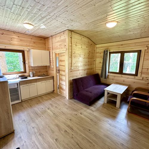 Cabană cu baie cu terasă pentru 6 pers. (se inchirieaza doar integral)