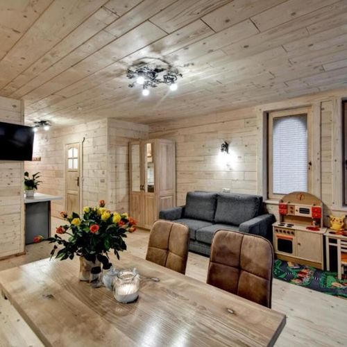 Apartament 4-osobowy z balkonem z 2 pomieszczeniami sypialnianymi