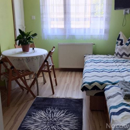 Pokój 4-osobowy z łazienką ze wspólnym aneksem kuchennym