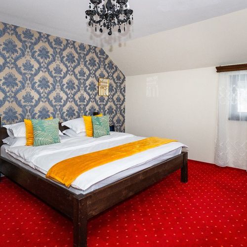 Apartament la etaj cu vedere spre curte cu 1 camera pentru 2 pers.