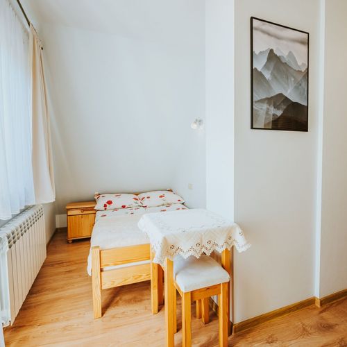 Pokój 3-osobowy ze wspólnym aneksem kuchennym z widokiem na góry