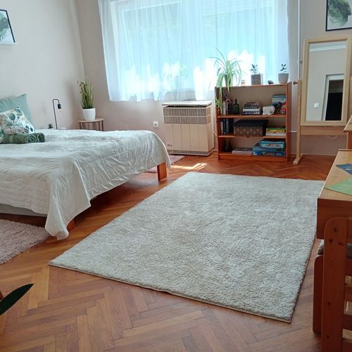 Apartament la etaj cu vedere spre oraș pentru 4 pers. (se inchirieaza doar integral)