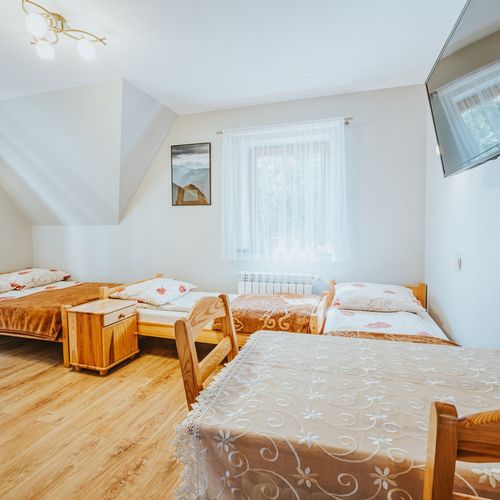 Pokój 4-osobowy z balkonem ze wspólnym aneksem kuchennym