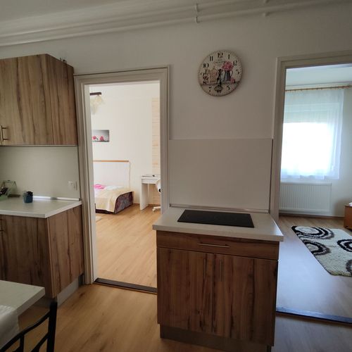 Apartament economy la parter cu 2 camere pentru 4 pers.