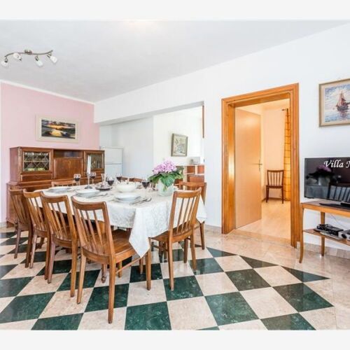 Apartament c cu 5 camere pentru 10 pers.