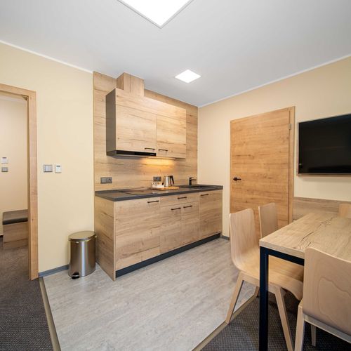 Deluxe Apartman s balkónem s manželskou postelí s 1 ložnicí (s možností přistýlky)