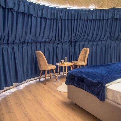 Camera dubla romantică cu vedere spre munte (se poate solicita pat suplimentar)
