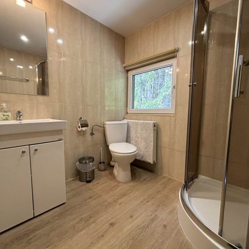 Apartament 6-osobowy z balkonem z widokiem na góry z 3 pomieszczeniami sypialnianymi