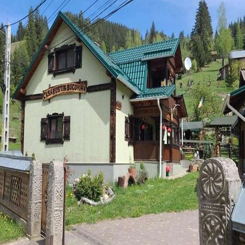 Casa rustică întreaga unitate cu vedere spre pădure pentru 10 pers. (se inchirieaza doar integral)