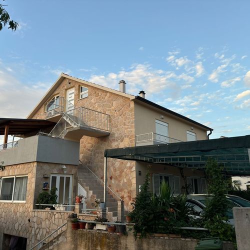 Apartament 6-osobowy z klimatyzacją z balkonem z 2 pomieszczeniami sypialnianymi A-4040-b
